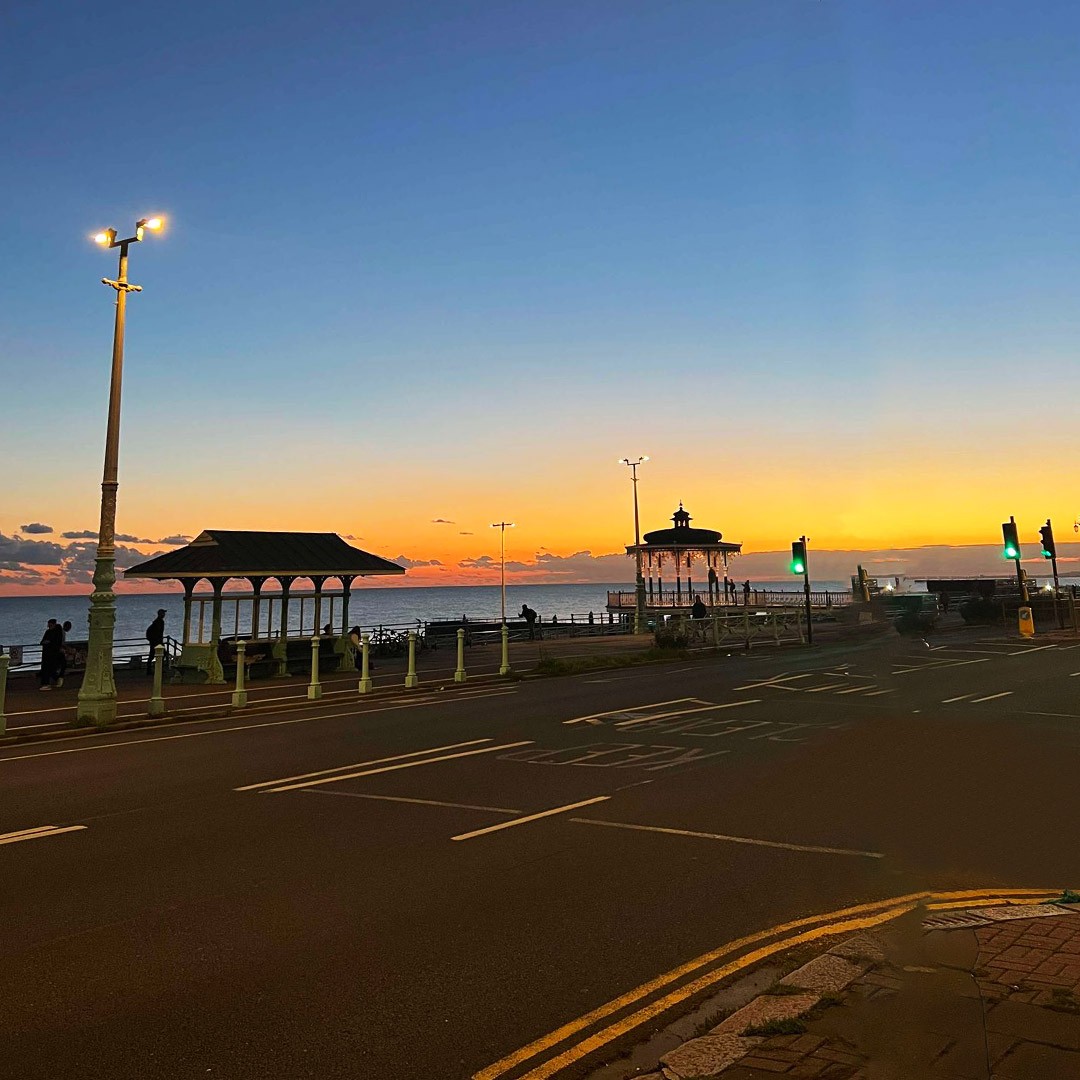 The sun setting on BrightonSEO, looking out at the colourful sky over Brighton’s seaside.